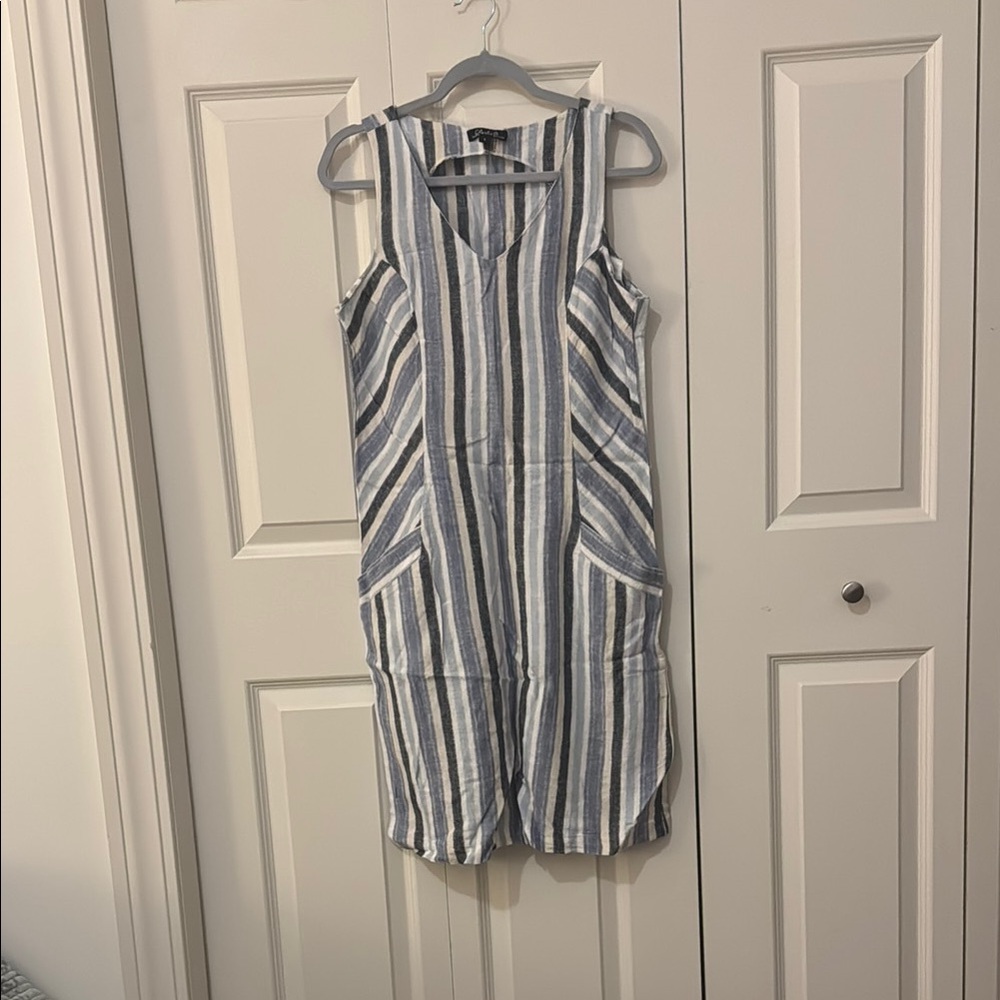 CHARLIE B Linen White and Blue Sleeveless V-Neck Midi Sundress